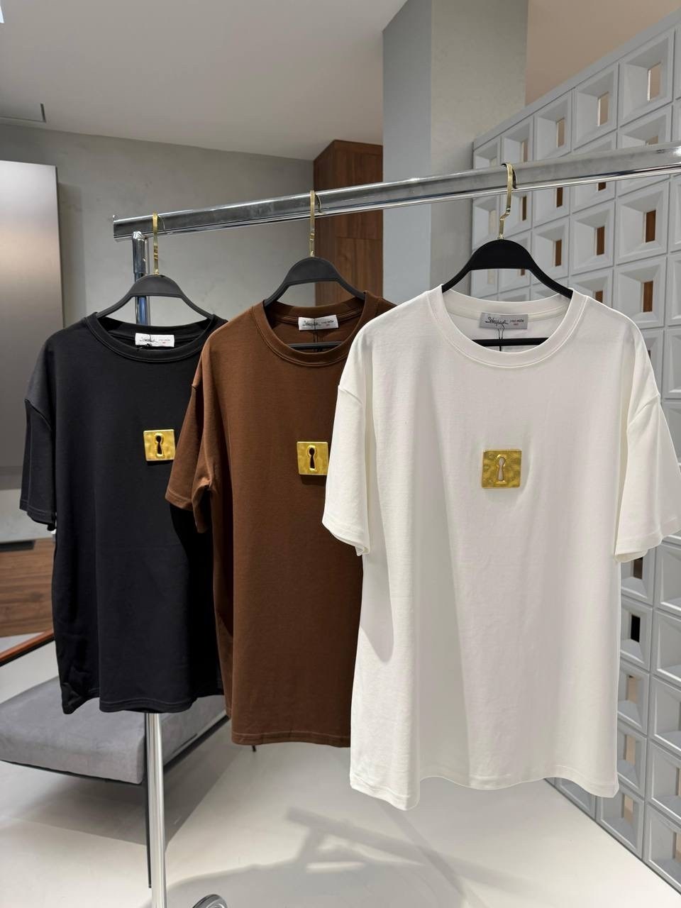 футболки оверсайз женские,футболка оверсайз,футболка оверсайз с принтами,модные образы,стильная футболка оверсайз