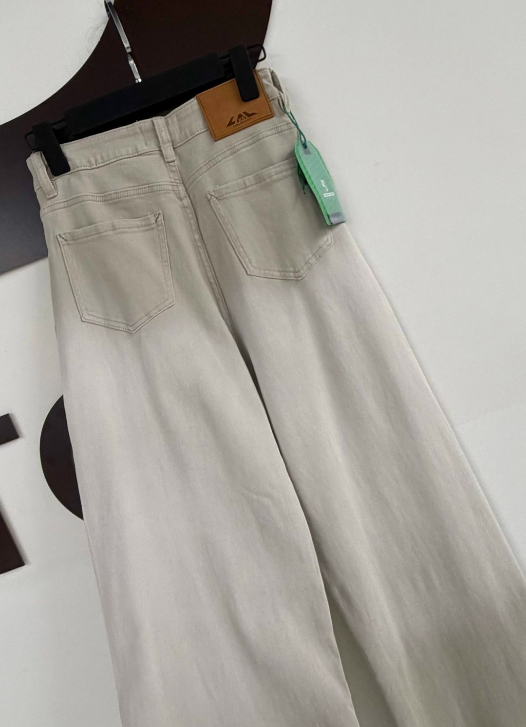 бежевые джинсы женские широкие,джинсы женские широкие,джинсы бежевые,широкие джинсы,женские джинсы