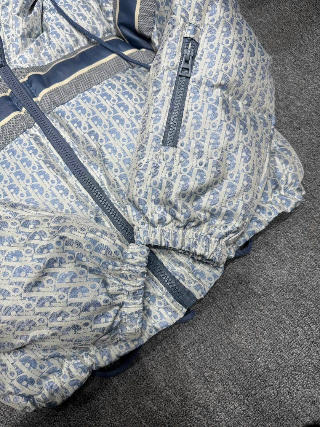 пуховик кристиан диор женский,куртка кристиан диор женские,пуховик кристиан диор,пуховик dior,куртка диор женская