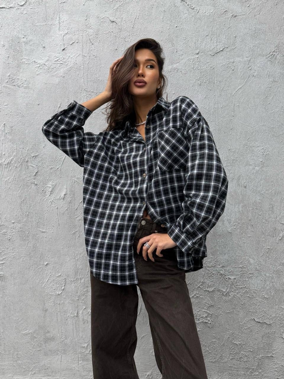 рубашка из фланели в серо-черную клетку,рубашка из фланели черного цвета в клетку,рубашка клетчатая черная oversize gup,рубашка в клетку оверсайз y2k thirteen brand,рубашка в клетку оверсайз badishka