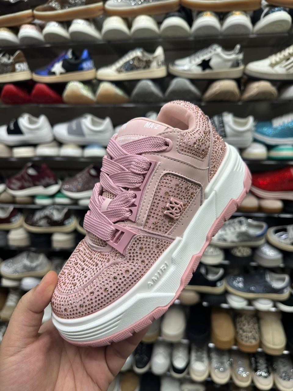 кроссовки,кроссовки женскиe,кроссовки модные,кроссовки для женщин,спортивная