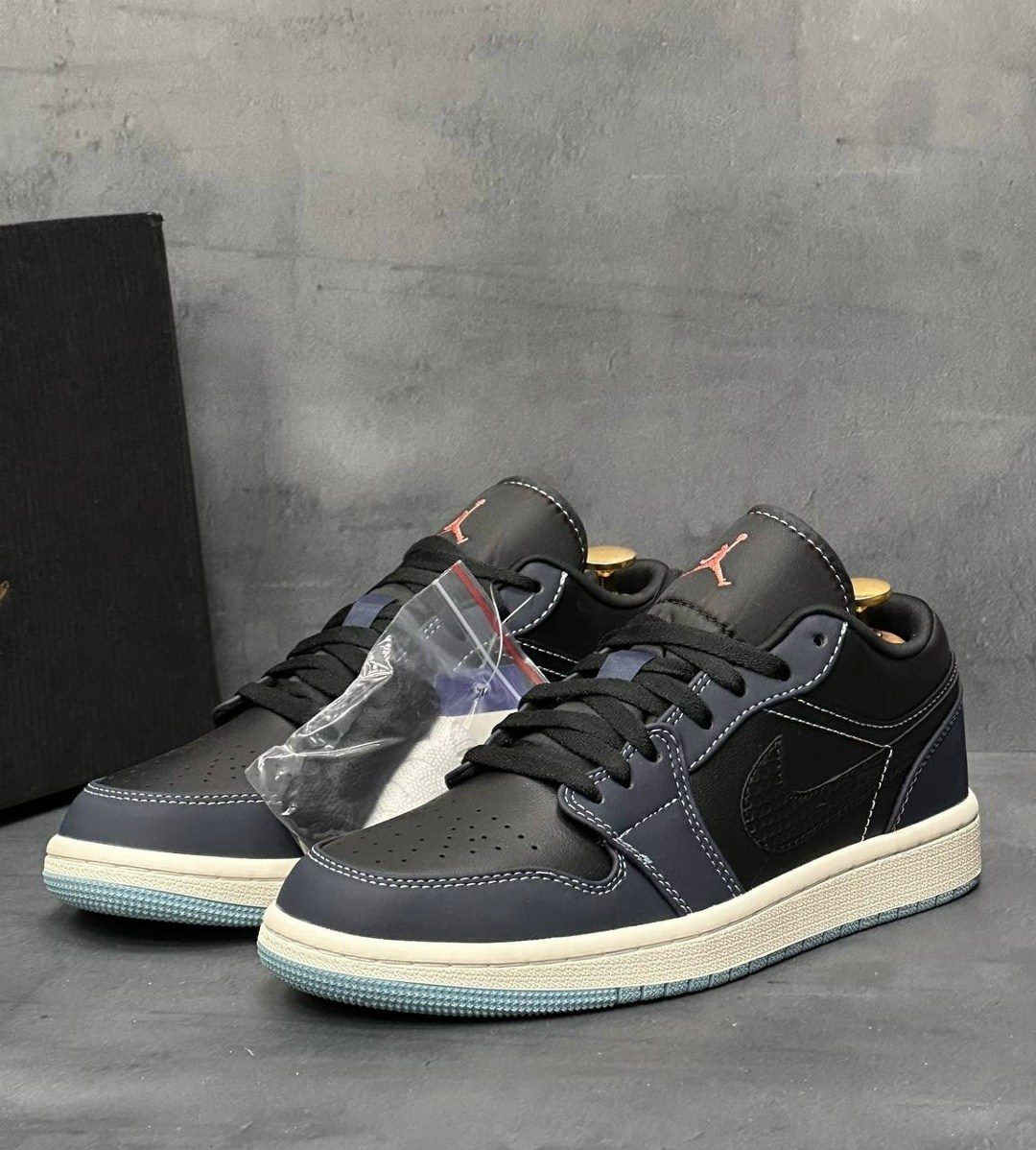 кроссовки nike air jordan 1 low,nike air jordan 1 low sb midnight navy,jordan air jordan 1 low "midnight navy",кроссовки air jordan 1 low se 'black dark obsidian',air jordan 1 low wmns black blue aqua