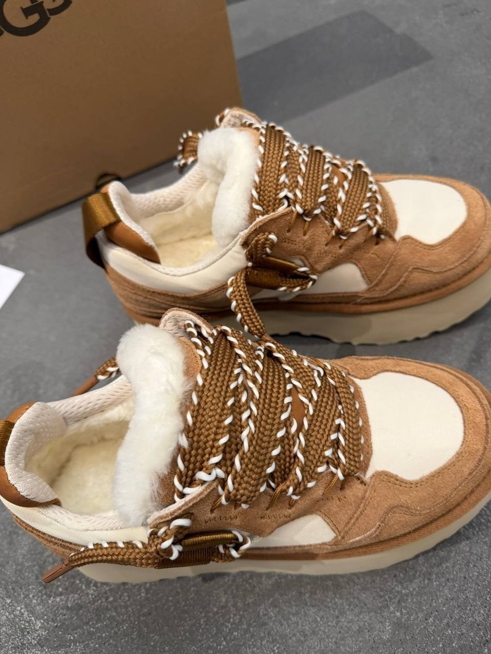 кроссовки ugg,ugg женские ботинки с мехом lowmel chestnut,женские ботинки с мехом ugg lowmel - beige,кроссовки женские ugg с мехом,кроссовки зимние ugg lowmel женские