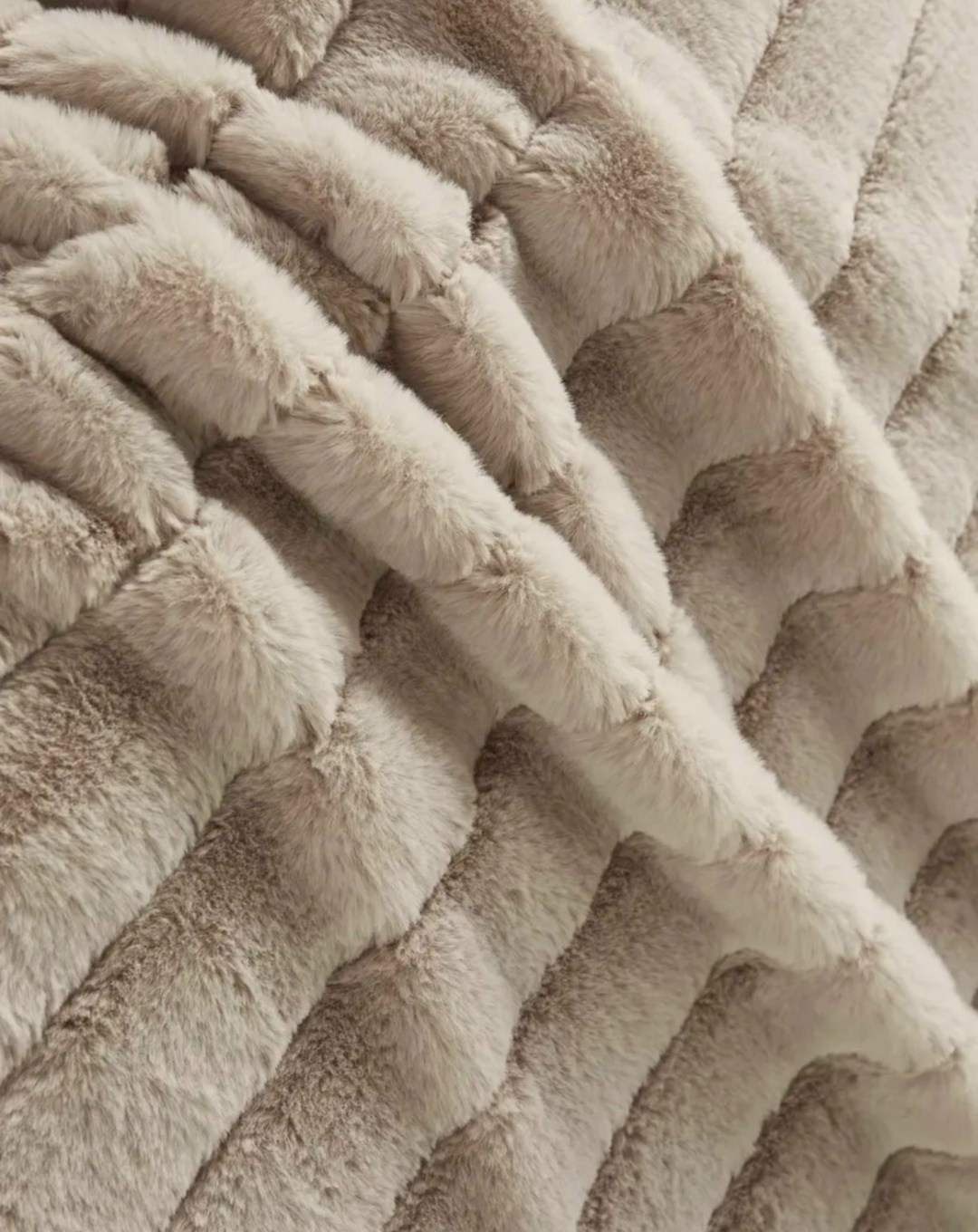 плед-покрывало sofi de marko анабель искусственный мех бежевый 220х240,плед покрывало,плед sofi de marko шиншилла 160х220 см,бежевый плед,двухслойный плед покрывала кролик шиншилла 200 х 220 см с иску