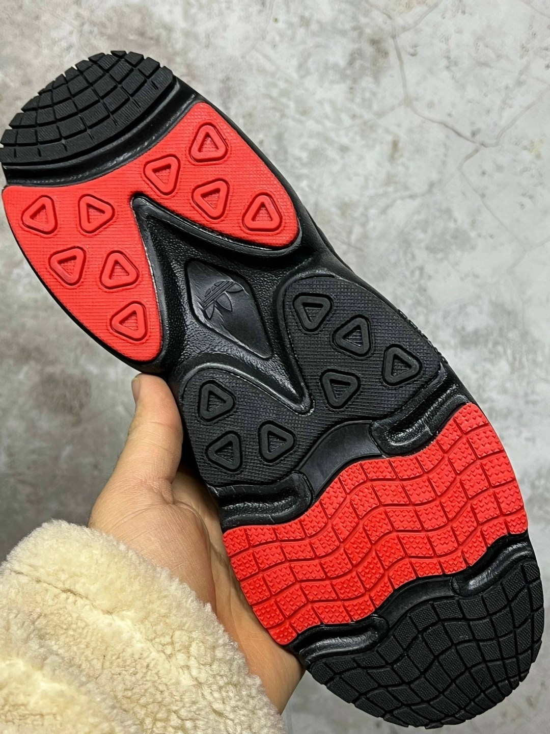 кроссовки adidas,кроссовки мужские adidas,кроссовки adidas ozmillen,кроссовки adidas original,кроссовки adidas черные