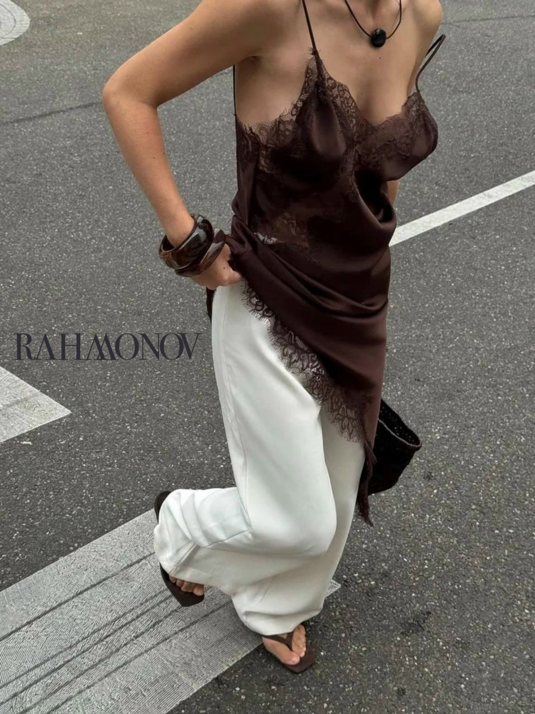 топ с кружевом,повседневная куртка,модный стиль,стильные образы