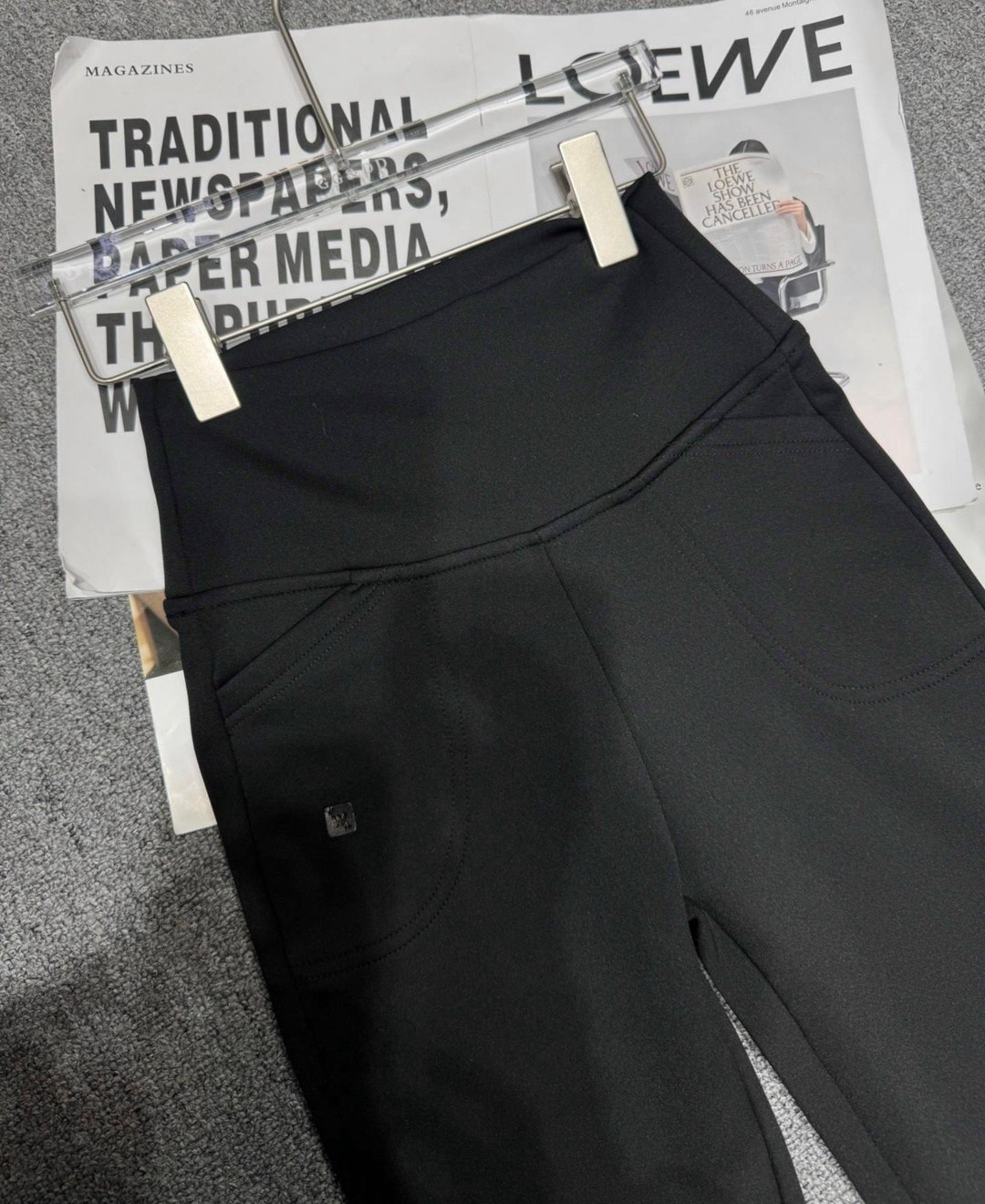 брюки-клеш женские черные с завышенной талией,женские брюки-клеш,черные женские штаны клеш обтягивающие,брюки клеш с высокой талией,брюки-клеш