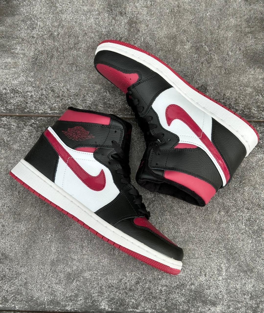 nike air jordan 1,nike air jordan 1 retro high og,air jordan 1 retro high og,nike air jordan 1 mid,nike air jordan 1 bred toe