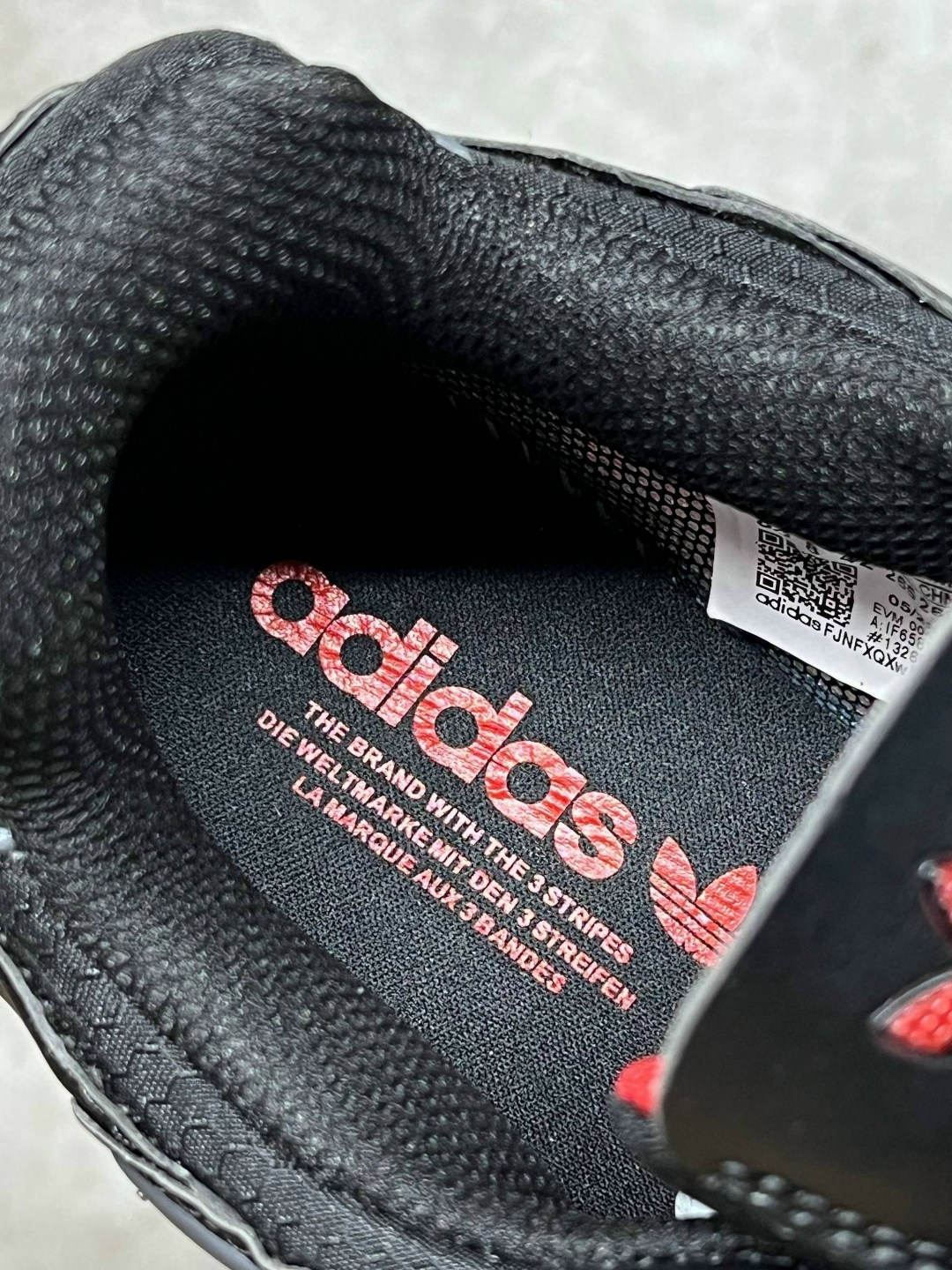 кроссовки adidas,кроссовки мужские adidas,кроссовки adidas ozmillen,кроссовки adidas original,кроссовки adidas черные