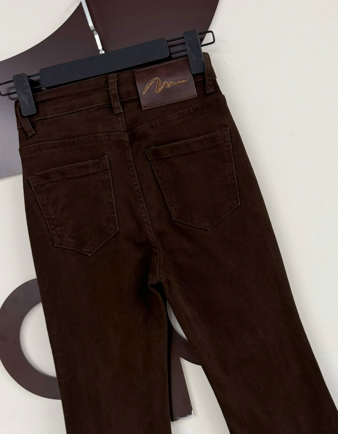 коричневые джинсы клеш женские,женские джинсы клеш,расклешенные джинсы,расклешенные брюки,повседневные брюки