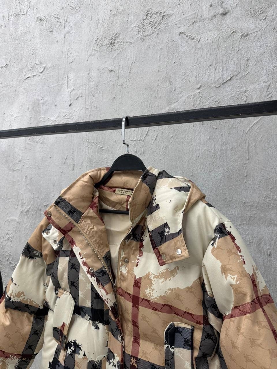 пуховик burberry,пуховик burberry женский,куртка-burberry-alsham-бежевая,лимитированный пуховик burberry белый,утеплённая бежевая куртка burberry с капюшоном