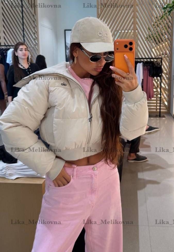 бежевая женская куртка miu miu,женский пуховик miu miu светло-бежевый,пуховик miu miu,женская зимняя куртка miu miu,женская куртка