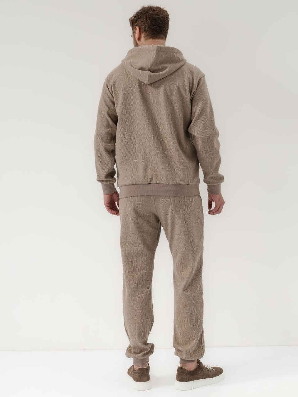 костюм спортивный,костюм для мужчин,костюм мужской,бежевый костюм,мужская мода