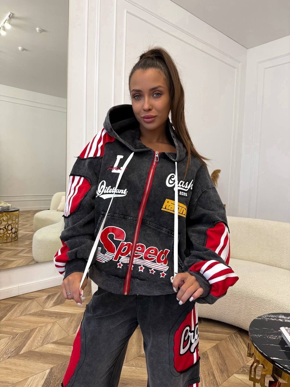 модный женский костюм,комбинированная джинсовка,джинсы комбинированные,стильная толстовка oversize,спортивные костюмы женские