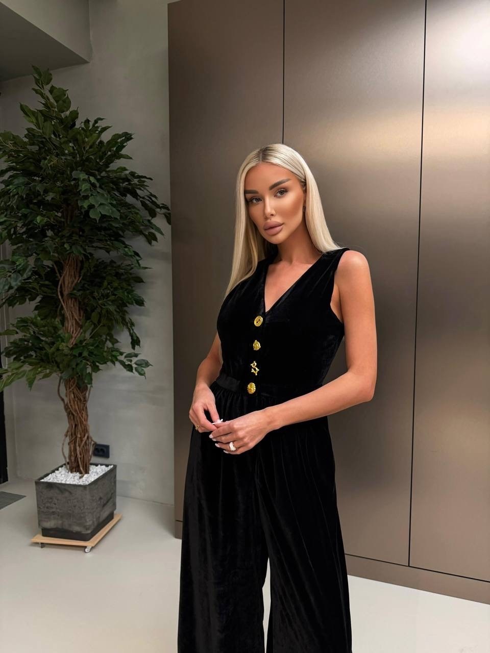 комбинезоны женские,брючный комбинезон,комбинезон из бархата,комбинезон с широкими штанинами и перекрученным передом girl in mind черный,комбинезон бархатный