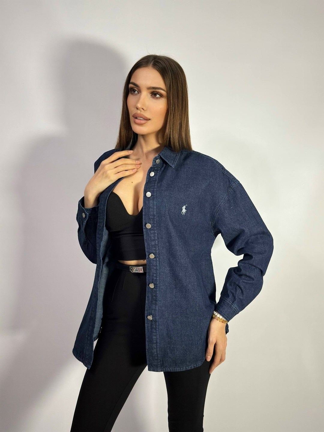 рубашка джинсовая женская,рубашка джинсовая оверсайз,куртка джинсовая оверсайз джинсовка весенняя h&t fashion shop,джинсовая куртка,рубашка джинсовая
