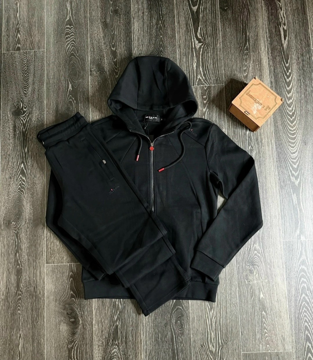 спортивный костюм brunello cucinelli,костюм спортивный loro piana,спортивный костюм kiton,спортивные костюмы