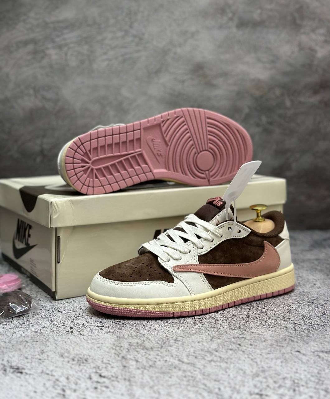 кроссовки nike travis scott x air jordan 1 low,кроссовки nike travis scott x air jordan 1,кеды travis scott x air jordan 1 pink oxford,кроссовки travis scott x air jordan 1 low,кроссовки nike travis s
