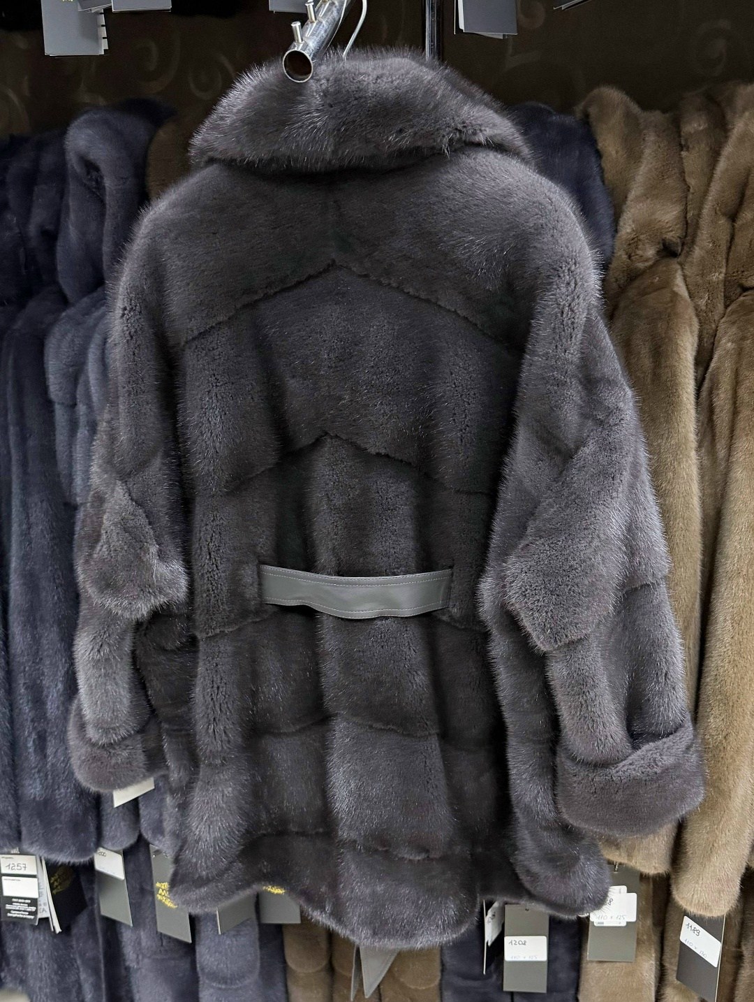 норковая шуба,шубка из меха импортной плюшевой норки с английским воротником,норковая шуба английский воротник,шуба,серая норковая шуба