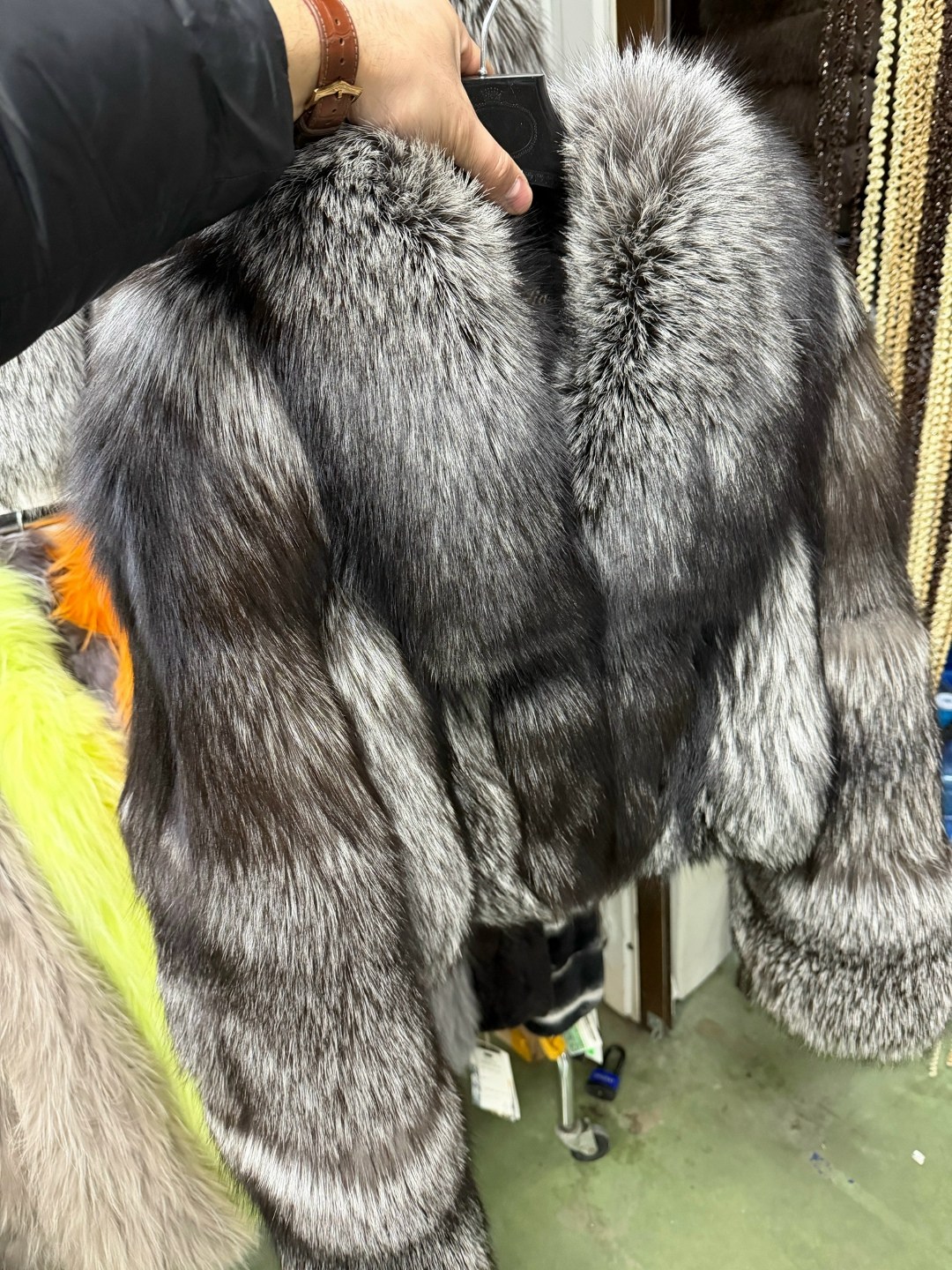 женская шуба из натурального меха чернобурки,шуба короткая мужская из натурального меха чернобурки,зимняя мода женская искусственная шуба из чернобурки,женская шуба из натурального лисьего меха,женско