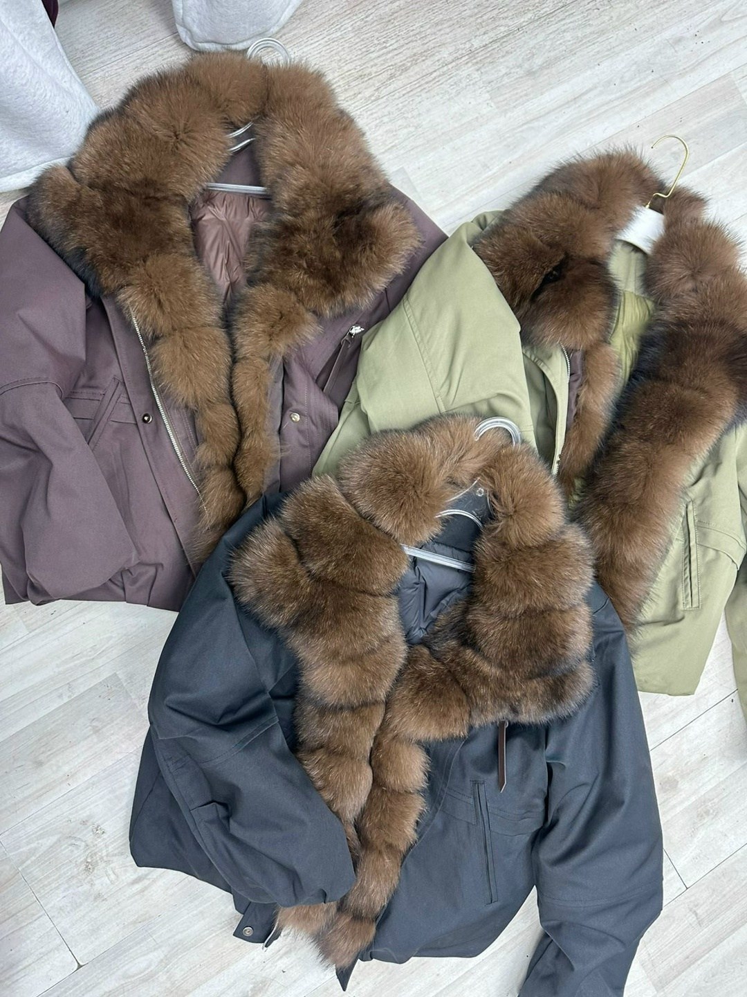 парка с натуральным мехом,парка с мехом,зеленая парка с мехом,парка с мехом песца,парка с натуральным мехом песца