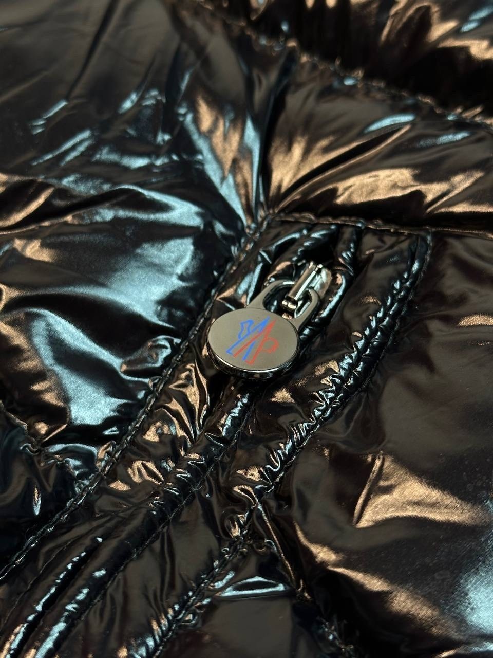 пуховик moncler мужской,пуховик moncler зимний,куртка мужская зимняя moncler,монклер бренд,куртка монклер валентино