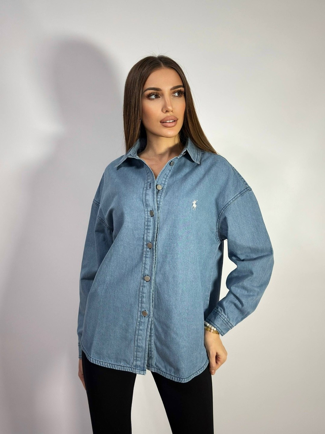 рубашка джинсовая женская,рубашка джинсовая оверсайз,куртка джинсовая оверсайз джинсовка весенняя h&t fashion shop,джинсовая куртка,рубашка джинсовая