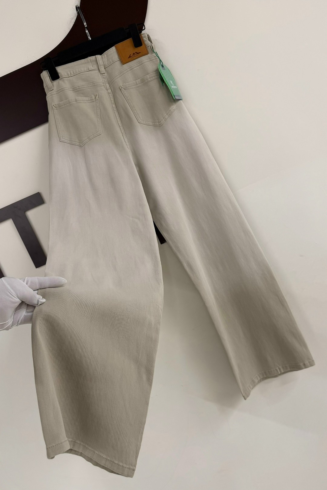 бежевые джинсы женские широкие,широкие джинсы,джинсы женские широкие,женские джинсы,джинсы бежевые