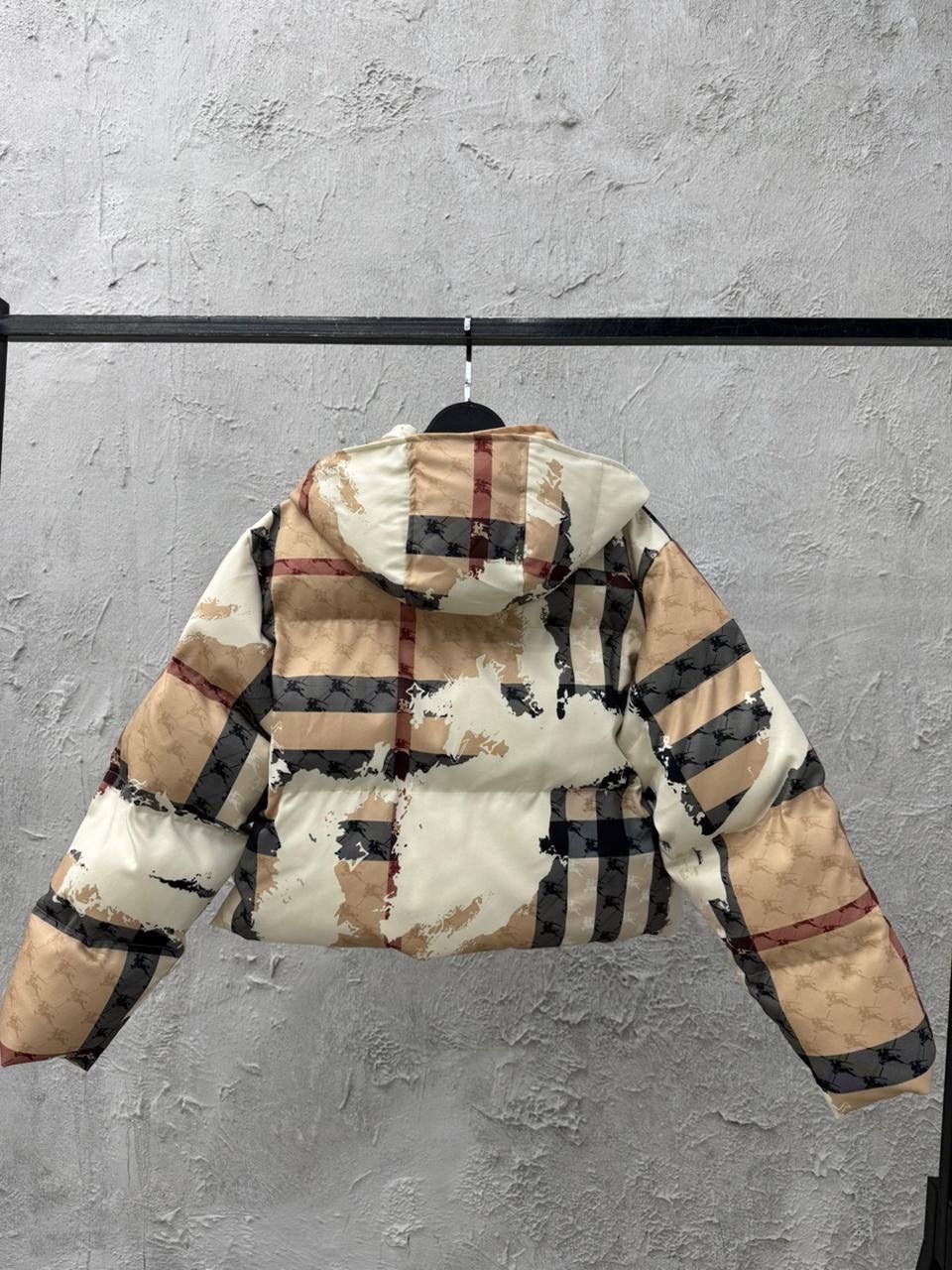 пуховик burberry,пуховик burberry женский,куртка-burberry-alsham-бежевая,лимитированный пуховик burberry белый,утеплённая бежевая куртка burberry с капюшоном