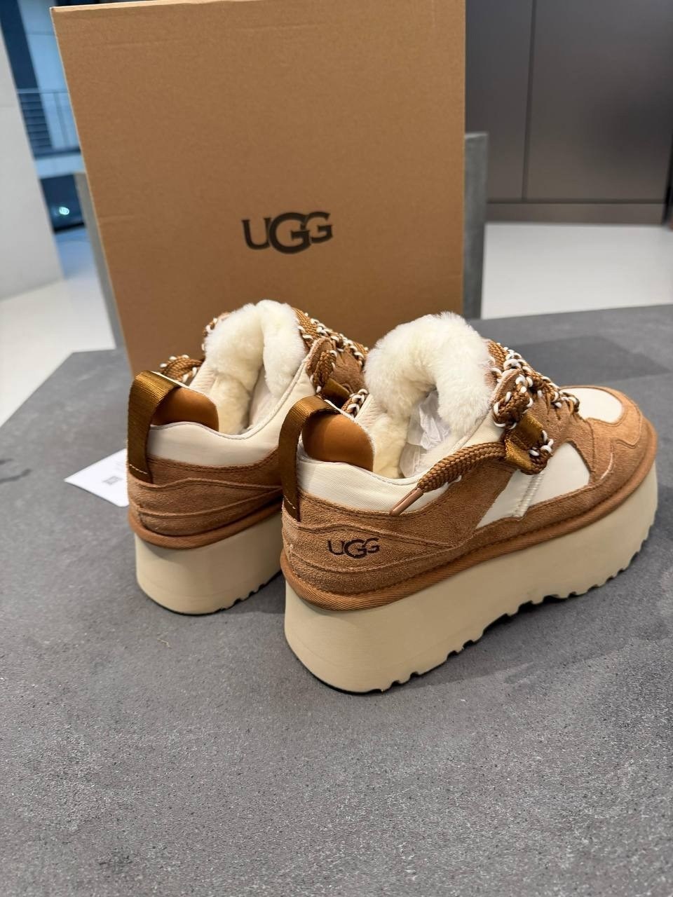 кроссовки ugg,ugg женские ботинки с мехом lowmel chestnut,женские ботинки с мехом ugg lowmel - beige,кроссовки женские ugg с мехом,кроссовки зимние ugg lowmel женские