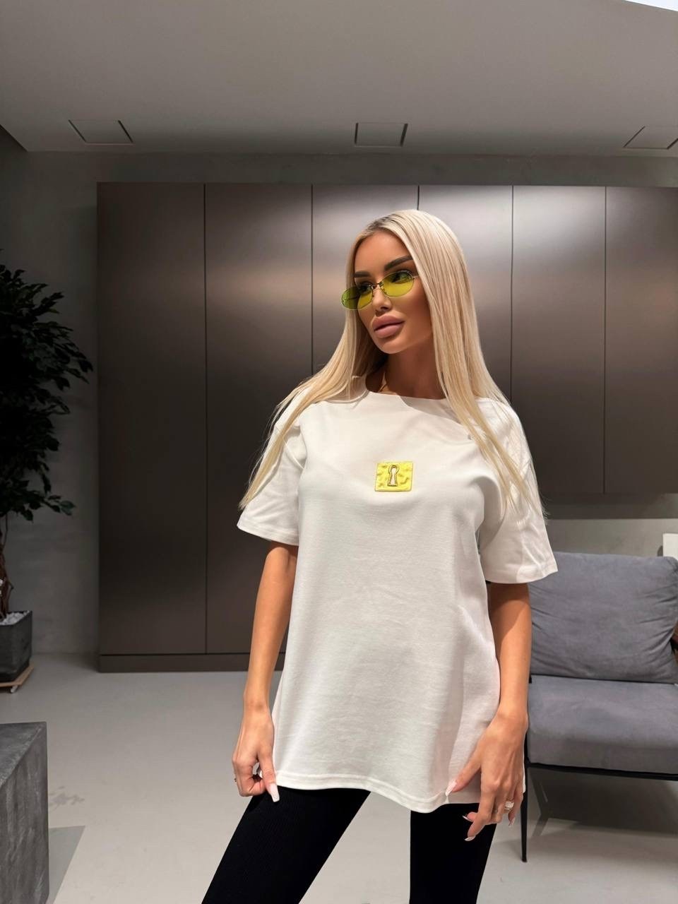 футболки оверсайз женские,футболка оверсайз,футболка оверсайз с принтами,модные образы,стильная футболка оверсайз