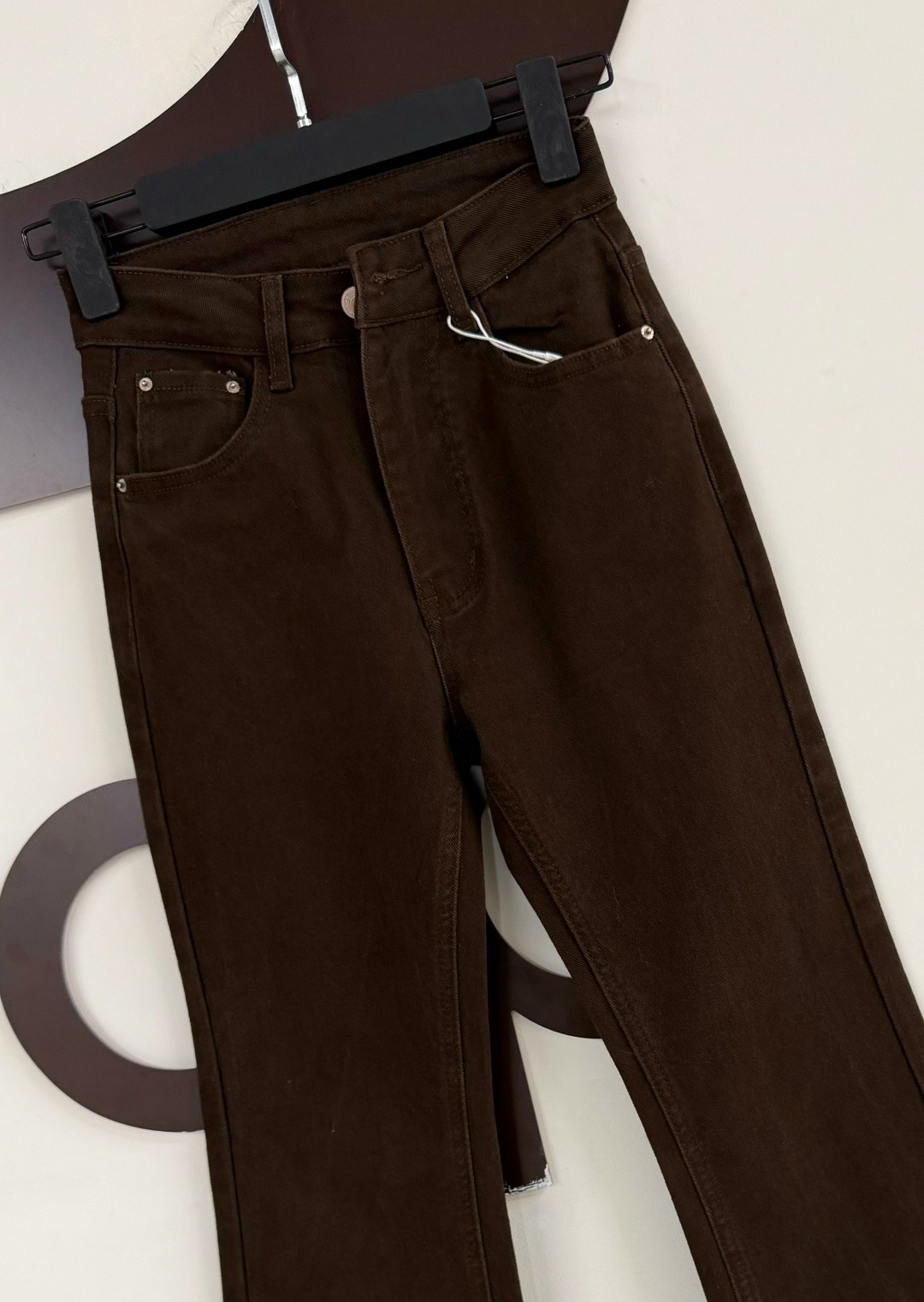 коричневые джинсы клеш женские,женские джинсы клеш,расклешенные джинсы,расклешенные брюки,повседневные брюки