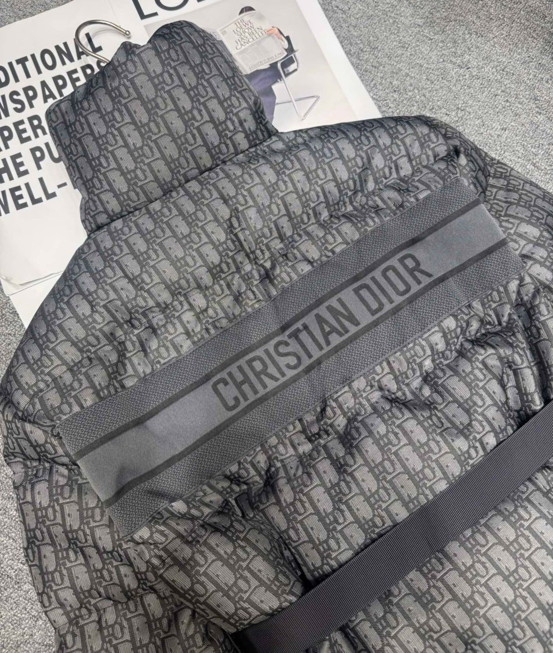 женский пуховик с поясом christian dior серый,пуховик dior,куртка,пуховик dior стиль осенне-зимний теплый,куртка диор