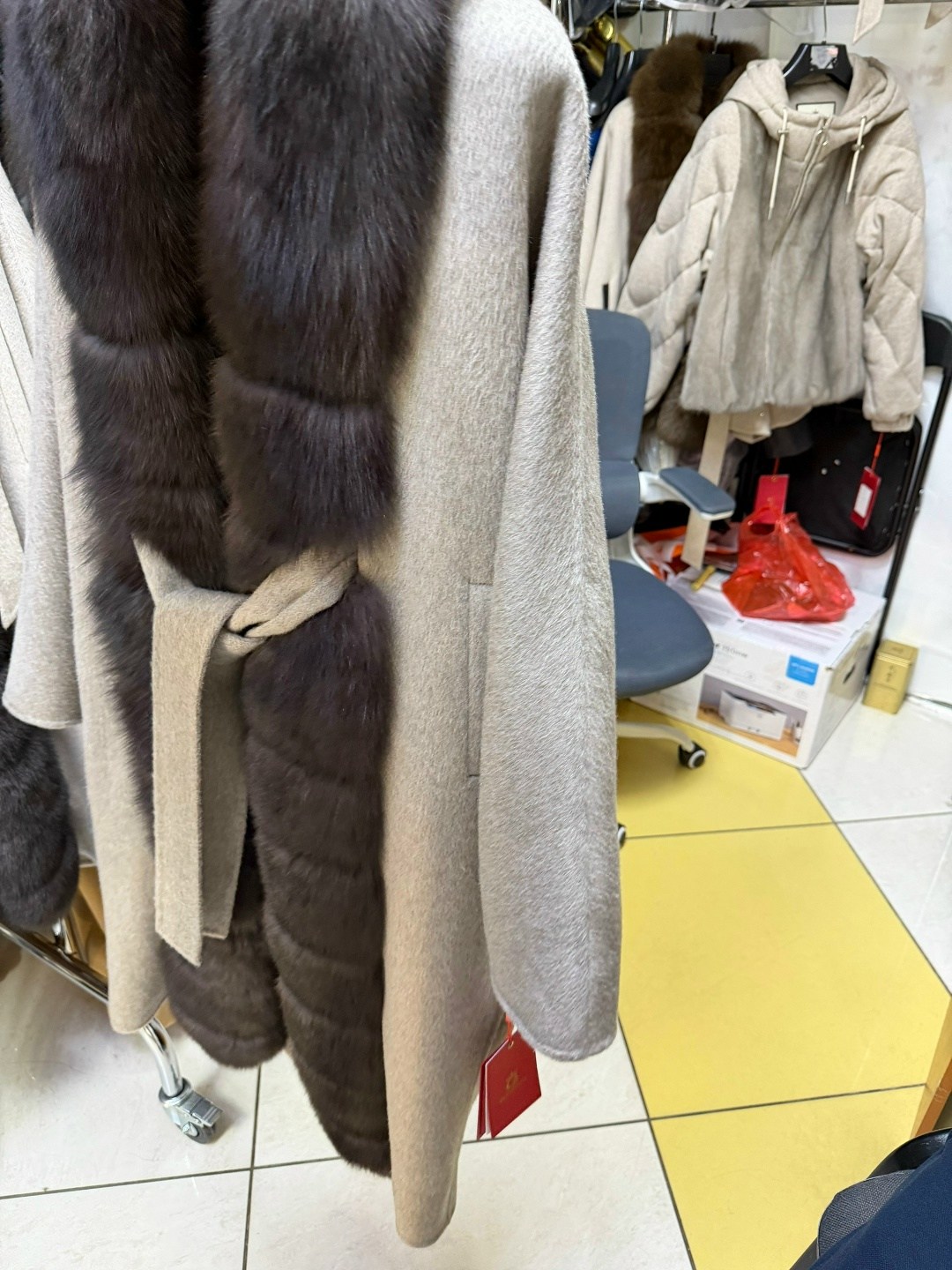 пальто из песца,пальто с мехом песца,пальто с натуральным мехом,пальто с мехом,пальто с мехом финского песца