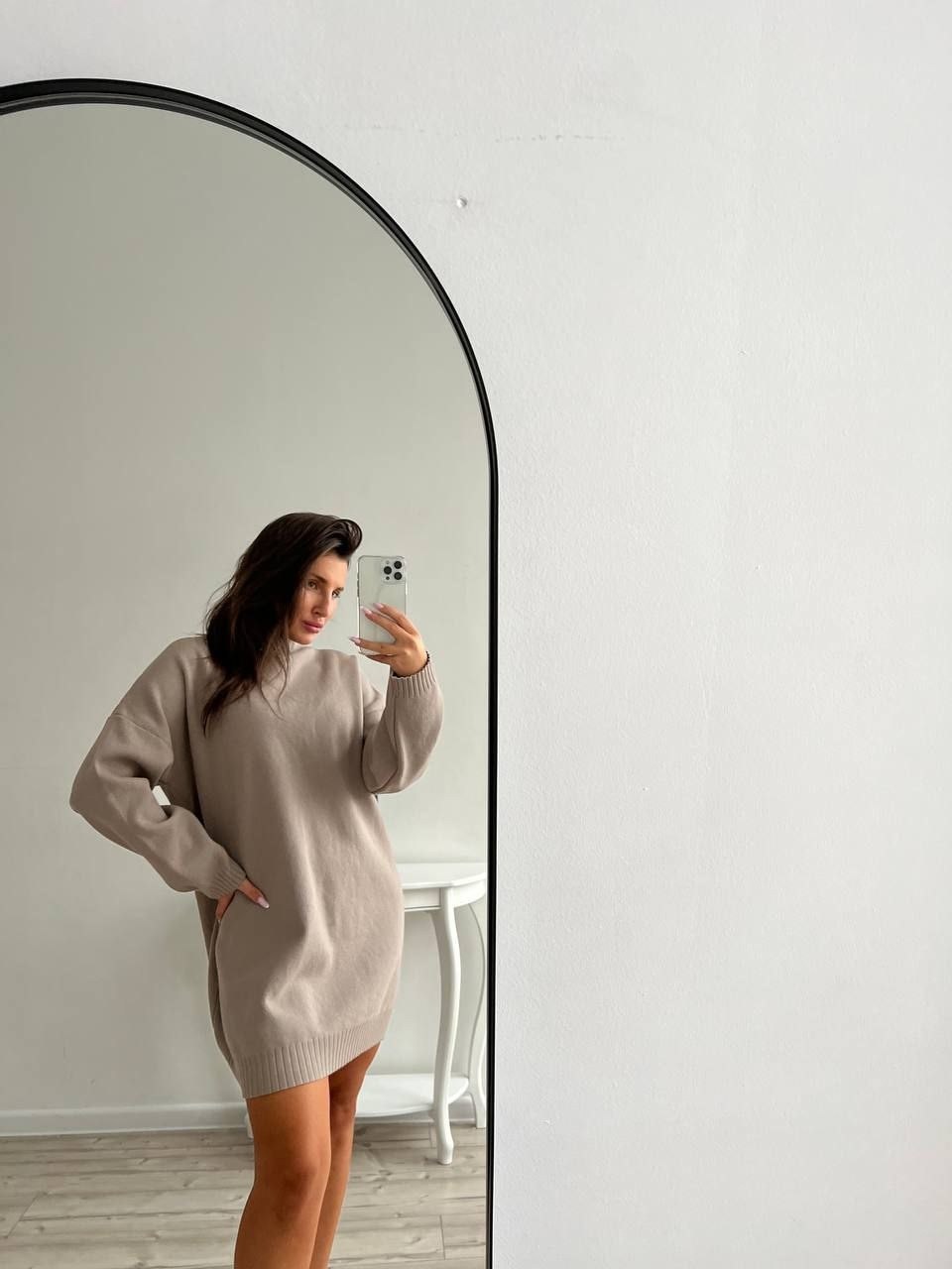 платье вязаное теплое с высоким горлом ореховое,платье-свитер оверсайз миди темно-бежевый меланж,платье свитер повседневное вязаное оверсайз регина jelika,платье теплое свитер вязаное,вязаное платье с