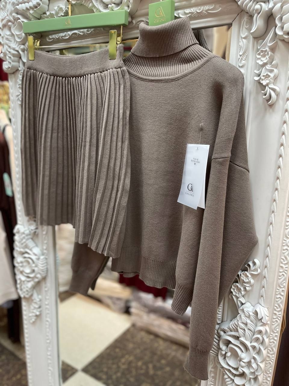 вязаный костюм с юбкой,трикотажный костюм с плиссированной юбкой,костюм юбка плиссе вязаный,костюм вязанный с юбкой,костюм вязаный с юбкой женский