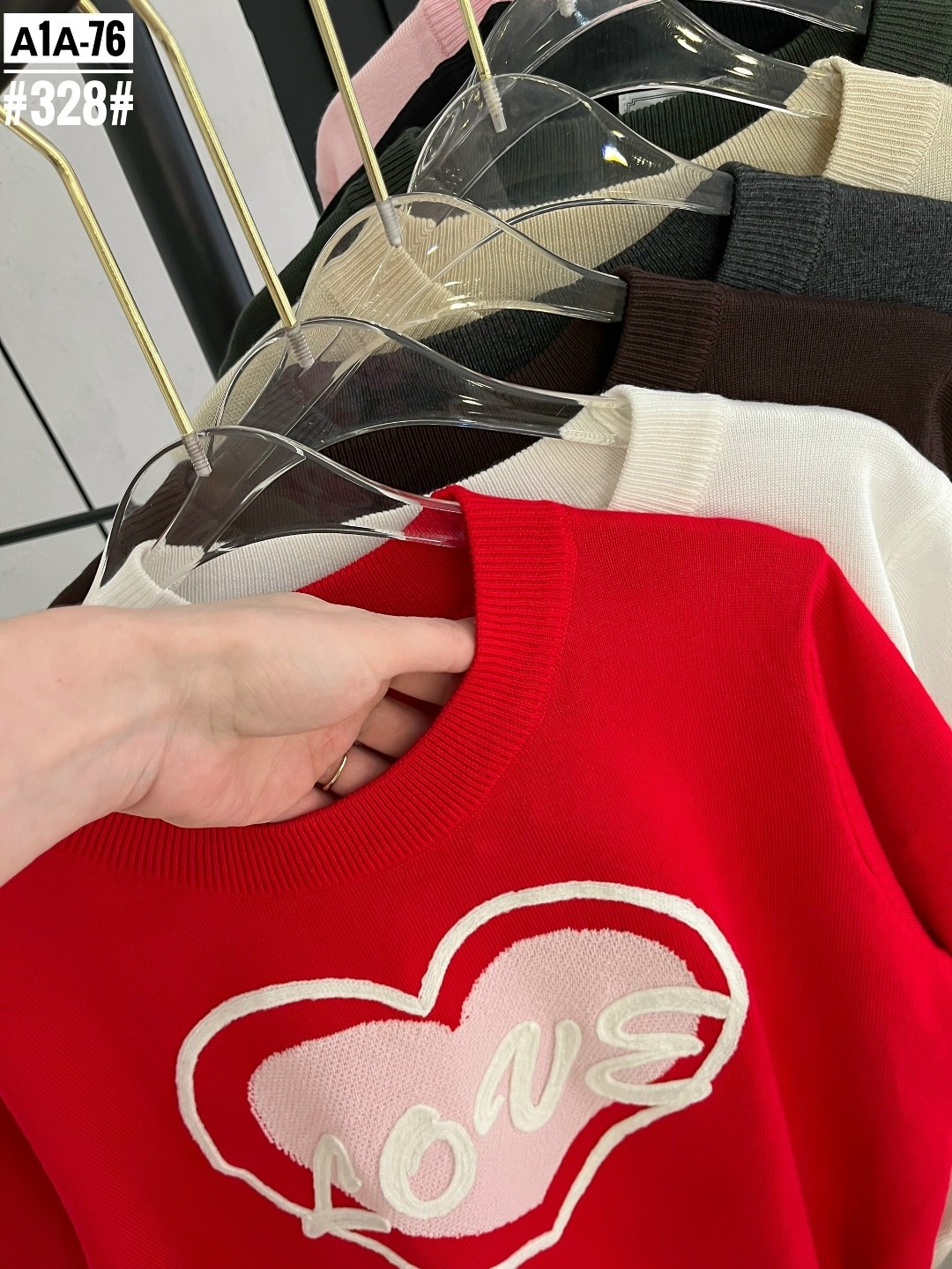 женская кофта,футболка с сердечками,женская футболка,свитера женские,одежда модная