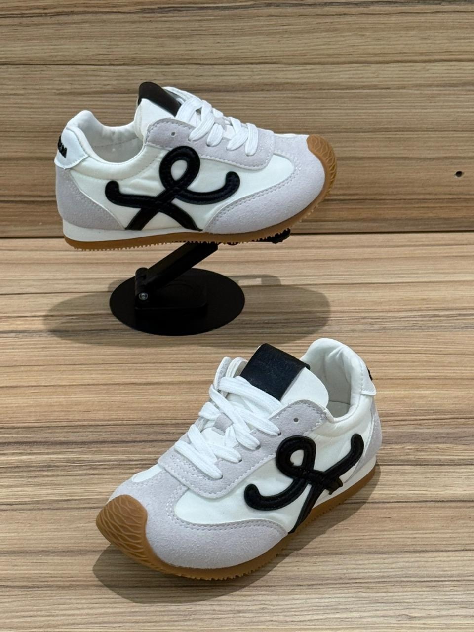 кроссовки,кроссовки женскиe,кроссовки loewe,модные кроссовки,спортивная