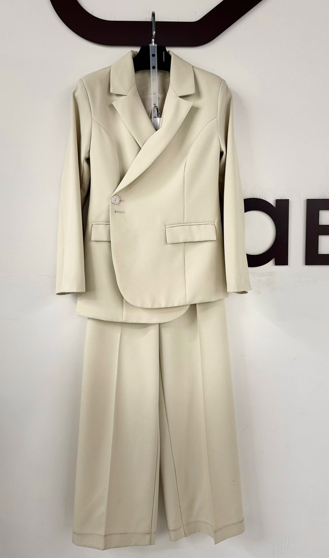 брючный костюм,брючный костюм женский,женский деловой костюм,женский костюм,костюм классический брючный