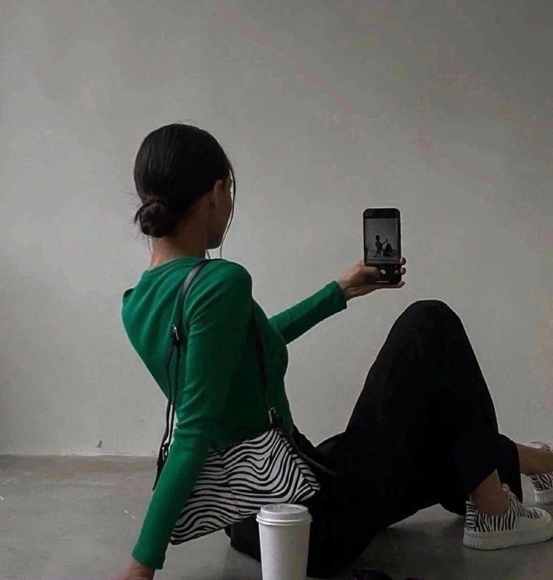 кофта с вырезом,стильная кофта,кофта трикотаж,джинсы стильные