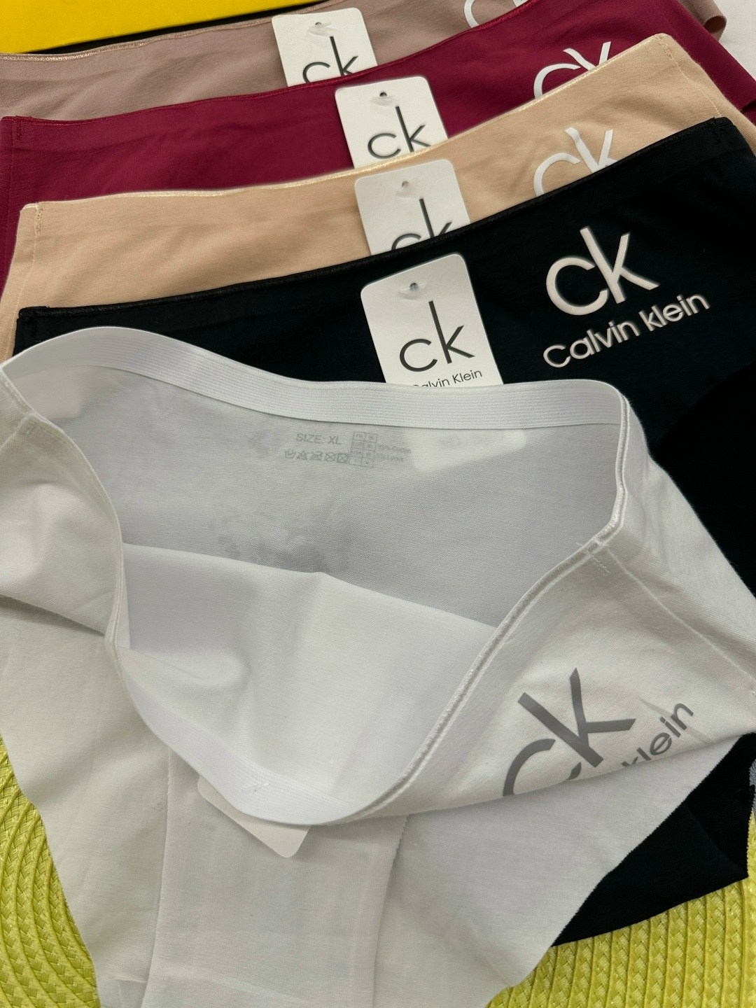 комплект трусов слипы calvin klein,слипы женские трусы calvin klein,комплект трусов слипы calvin klein underwear,трусы женские calvin klein,слипы женские бесшовные трусы