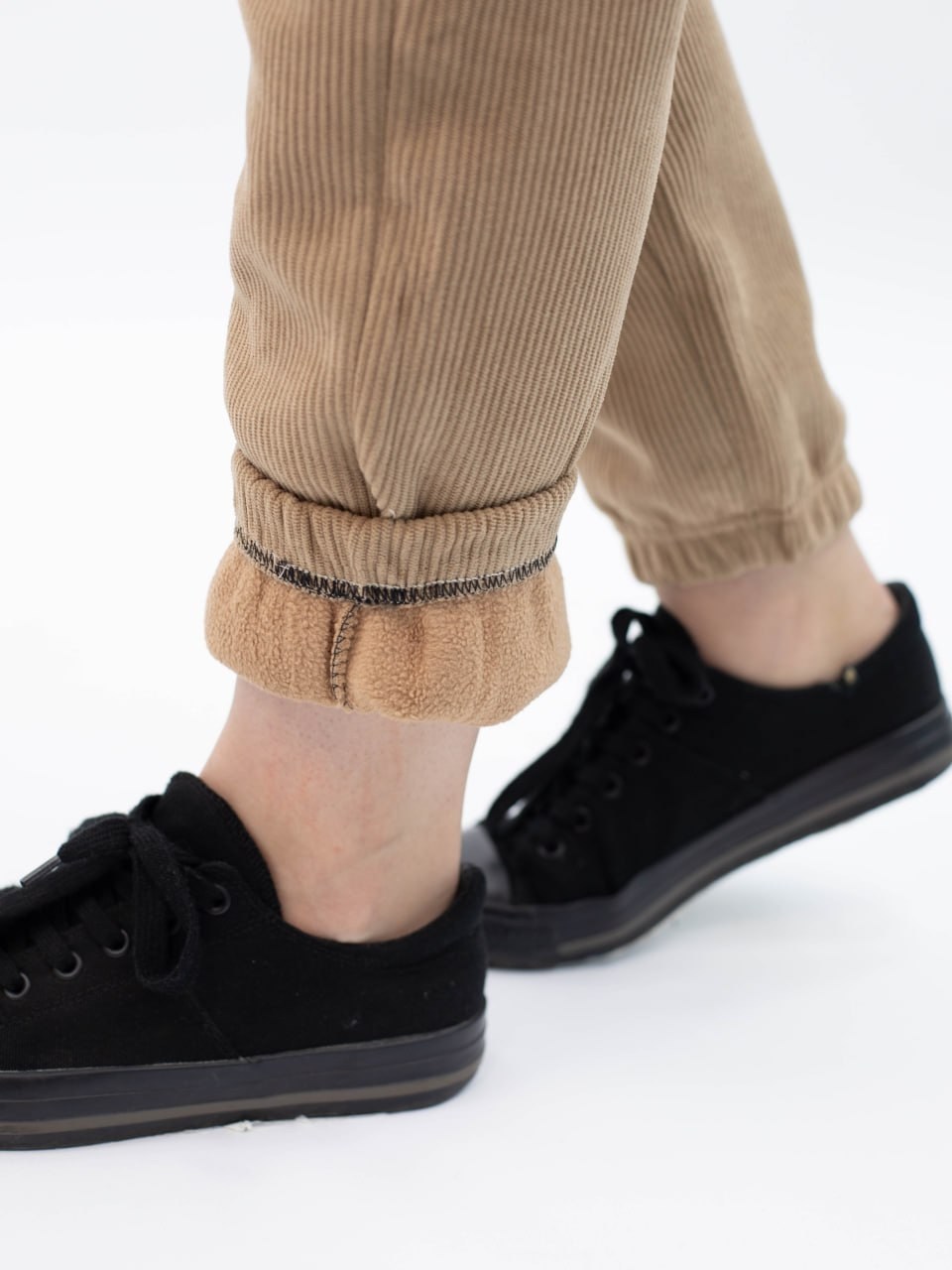 женские джоггеры утепленные,брюки вельветовые джоггеры moliza,брюки из микровельвета женские,штаны джоггеры теплые,брюки вельветовые джоггеры на резинке