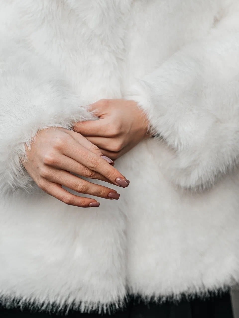 шуба,шуба искусственная длинная экошуба maris,шуба искусственная,шубка,черная укороченная шуба из премиального песца