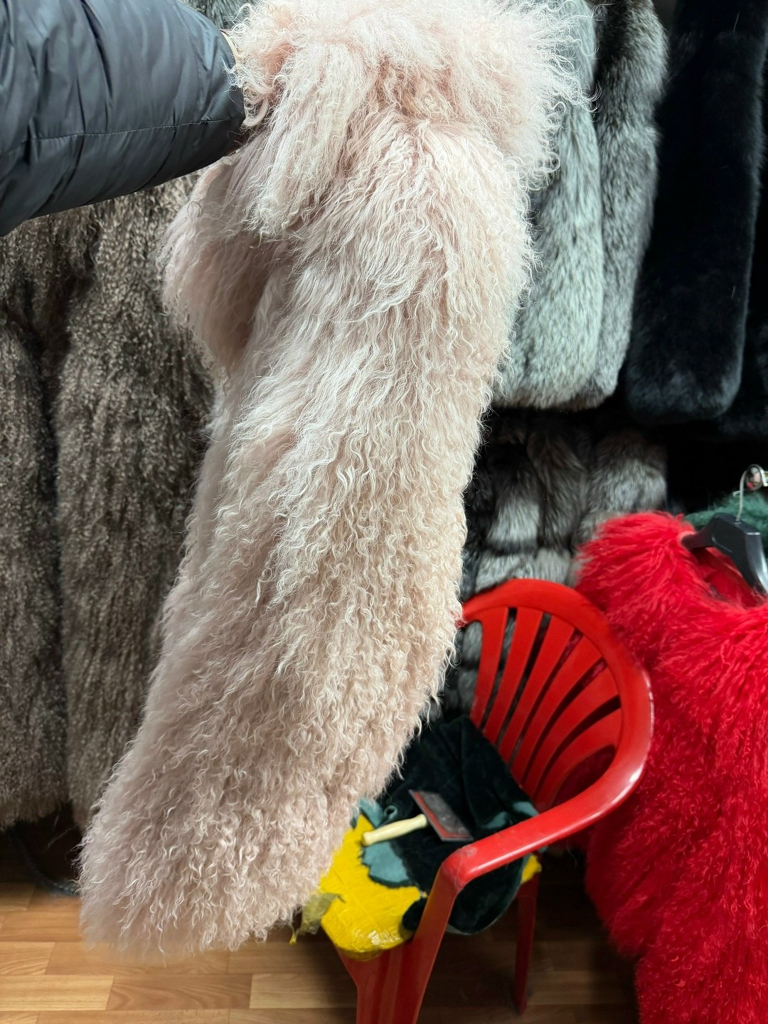 пушистое пальто,шуба из меха ламы,пальто из искусственного меха,шуба женская,пушистая куртка