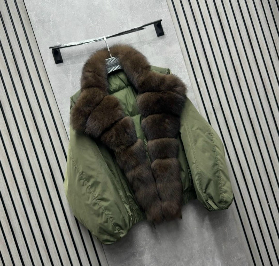 женская куртка-пуховик с натуральным лисьим мехом,куртка с мехом,пуховик с натуральным мехом,меховая куртка,пуховик женский с натуральным мехом