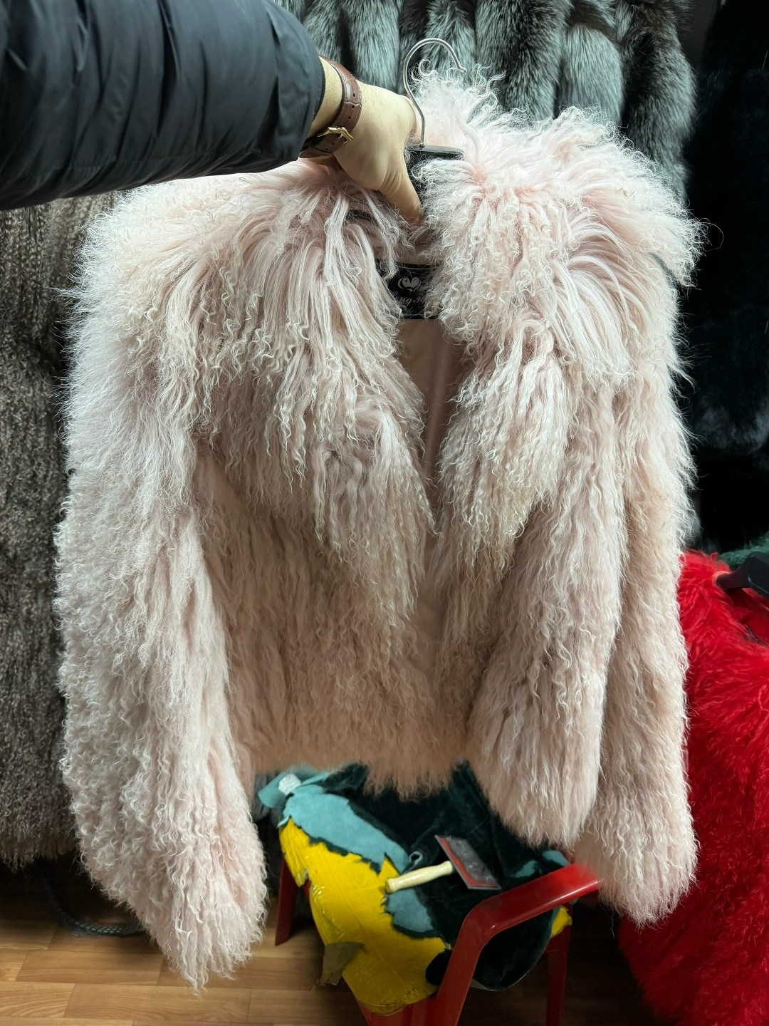 пушистое пальто,шуба из меха ламы,пальто из искусственного меха,шуба женская,пушистая куртка