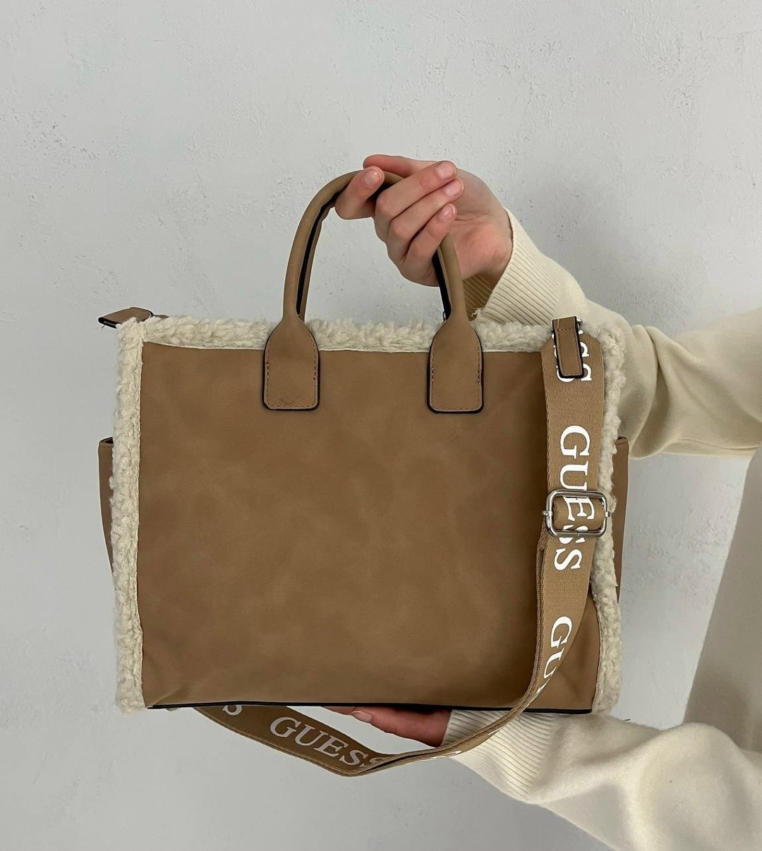 сумка женская guess,сумка guess,сумка guess silvana mini,сумка-тоут guess silvana compartment светло-коричневая,сумка