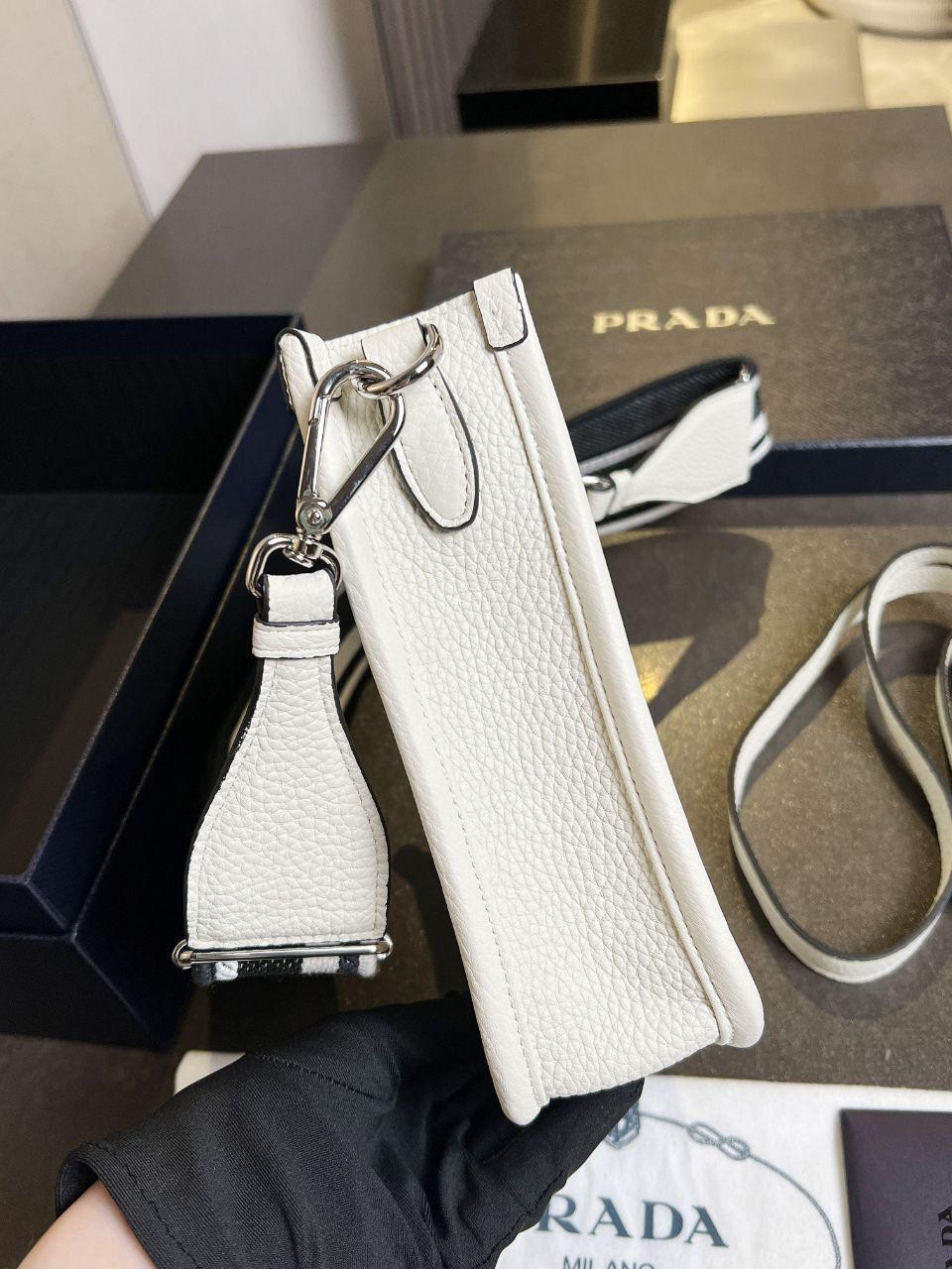 сумка prada белая,prada сумка на плечо,сумка женская prada,prada сумка на плечо кросс боди,сумка