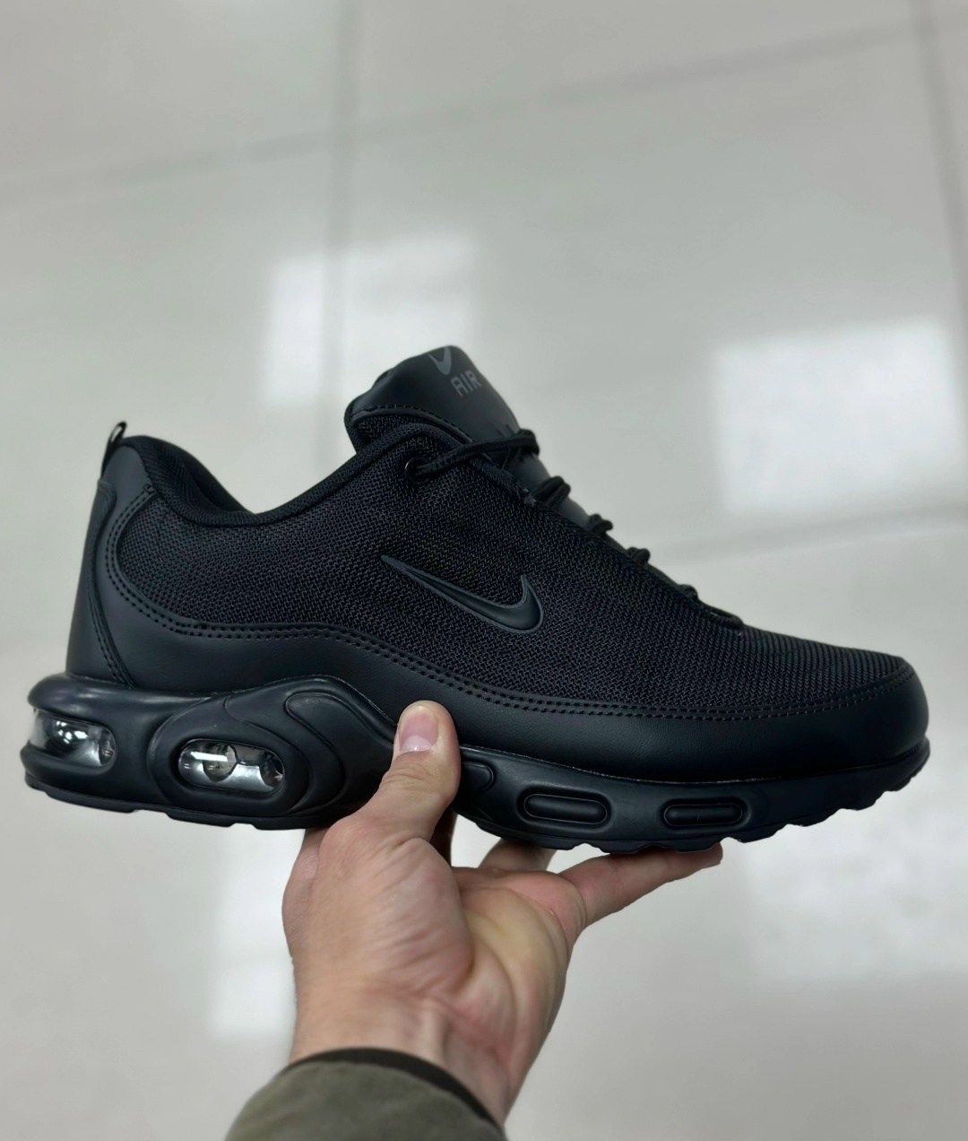 кроссовки nike air max tn plus,спортивные кроссовки унисекс nike air max plus tn черные,nike air max plus tn,кроссовки,кроссовки мужские nike air max plus