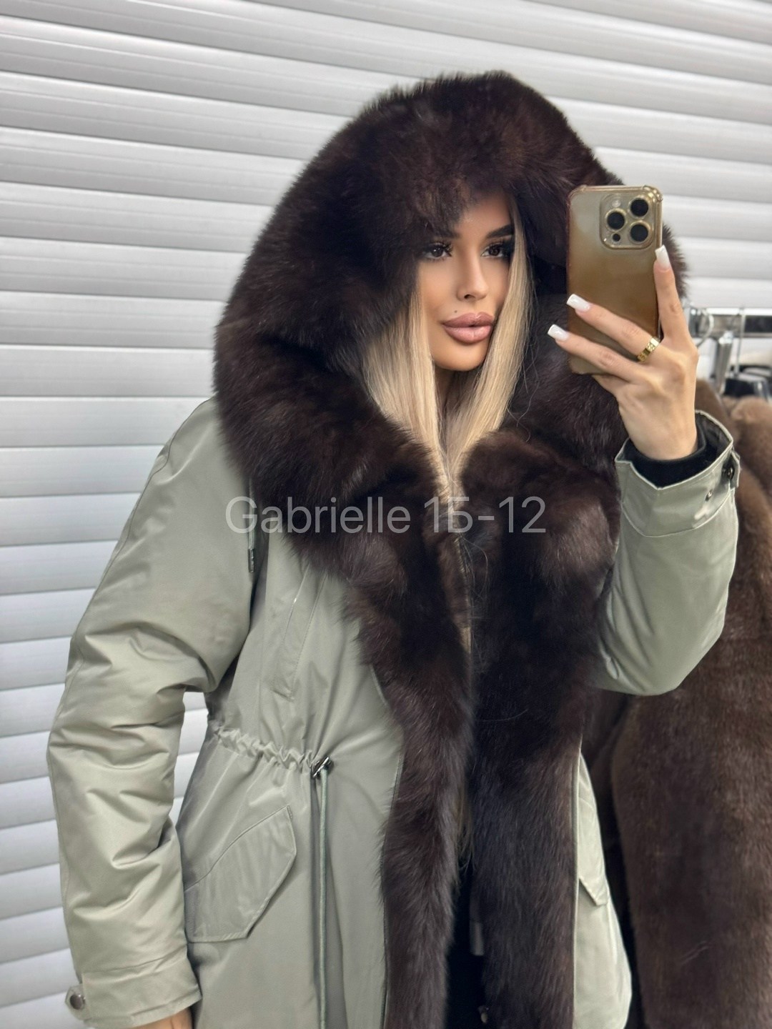 парка с натуральным мехом,парка с мехом,женская парка с мехом,зеленая парка с мехом,парка с мехом песца